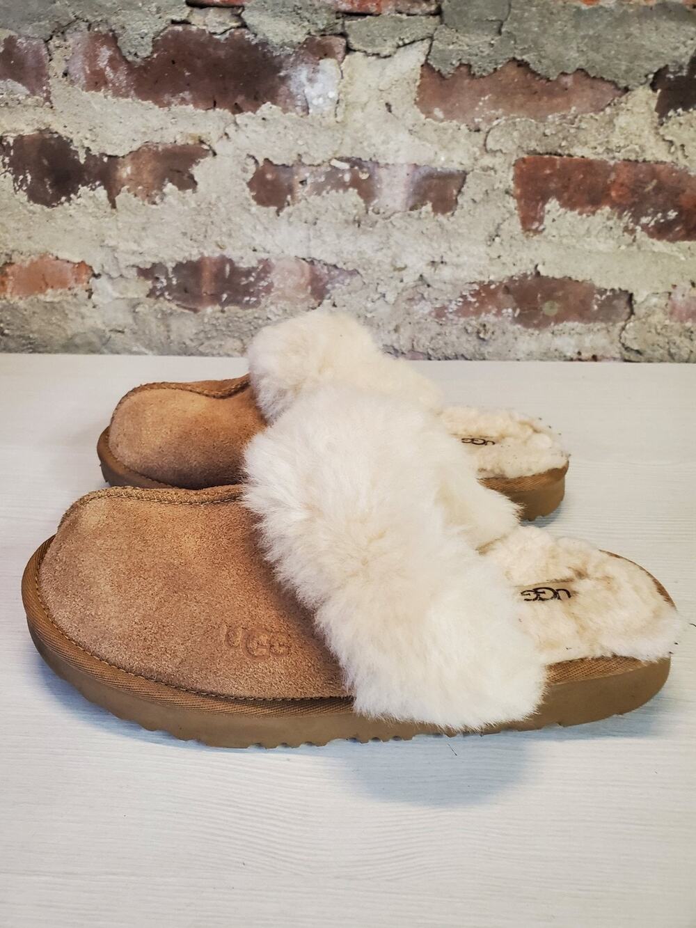 UGG Womens Sz 4 Suede Shearling Fur Lined Slip On Slippers Chestnut Cream